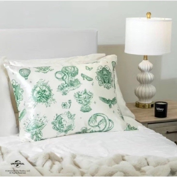 Blissy x Wicked 100% Mulberry Silk Pillowcase Limited Edition Green Standard - Picture 1 of 6